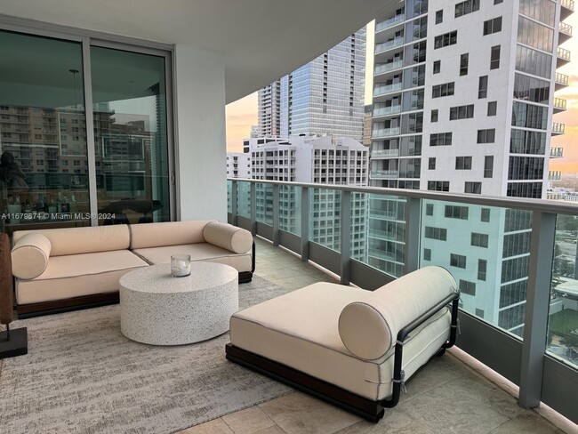 Building Photo - 1331 Brickell Bay Dr