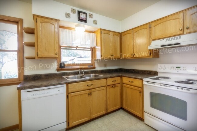 Building Photo - 1004/1006 Cragmore Dr.