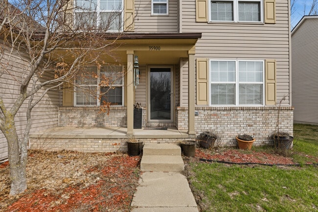 Building Photo - 35900 Abbey Dr