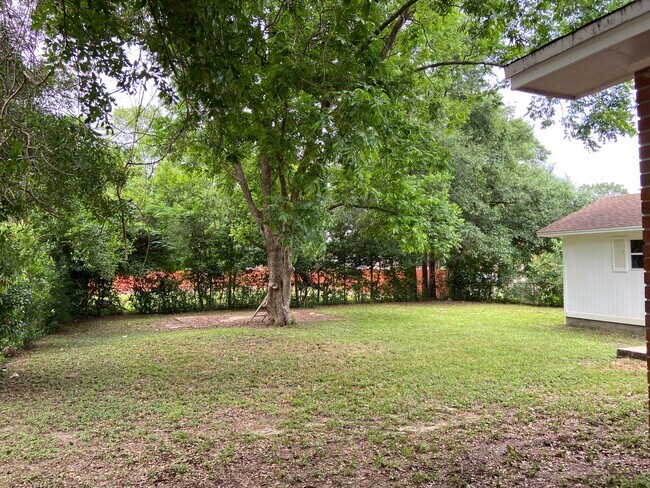 Building Photo - 101 Blaylock St