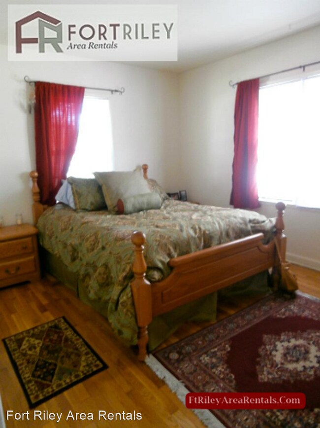 Building Photo - 2 br, 1 bath House - 640 W 5th St