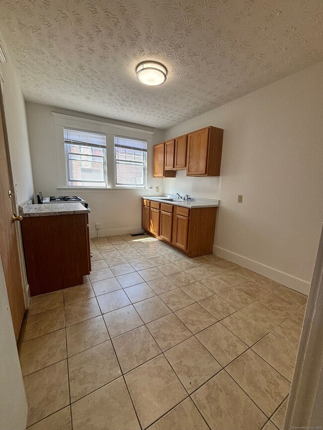 Building Photo - 155 Elm St