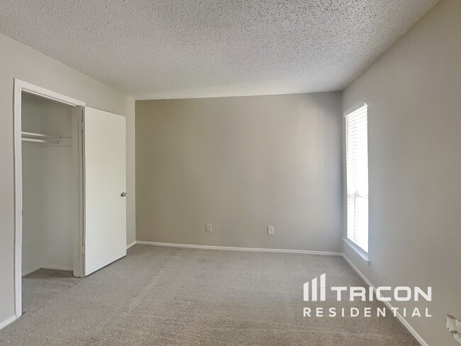 Building Photo - 304 Shelmar Dr
