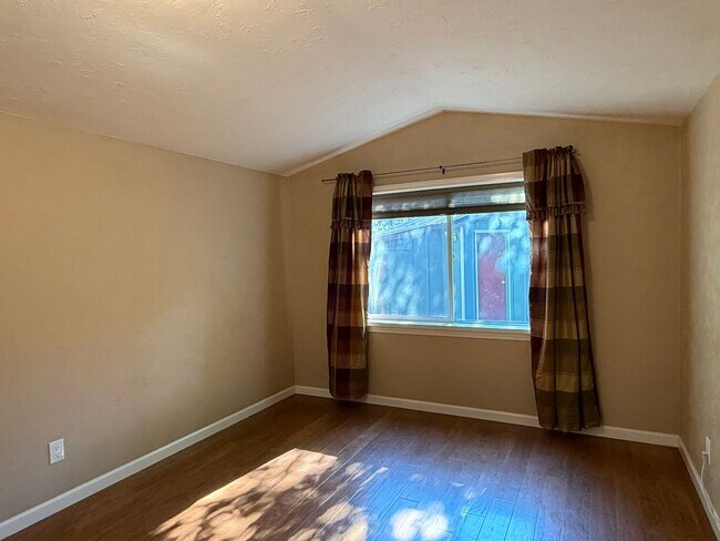 Building Photo - Beautiful 1 bed 1 bath home close to Spoka...