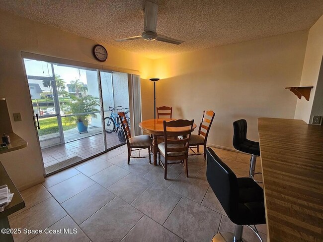 Building Photo - 435 Dove Ln