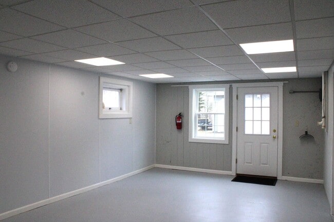 Building Photo - 1878 Riverside Dr