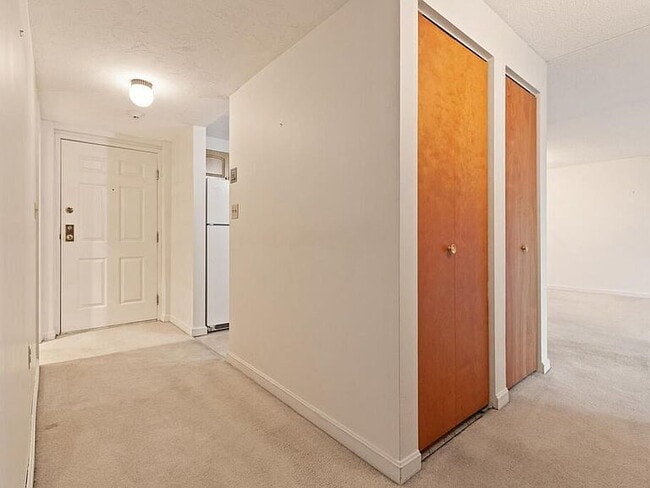 Building Photo - 100 High St