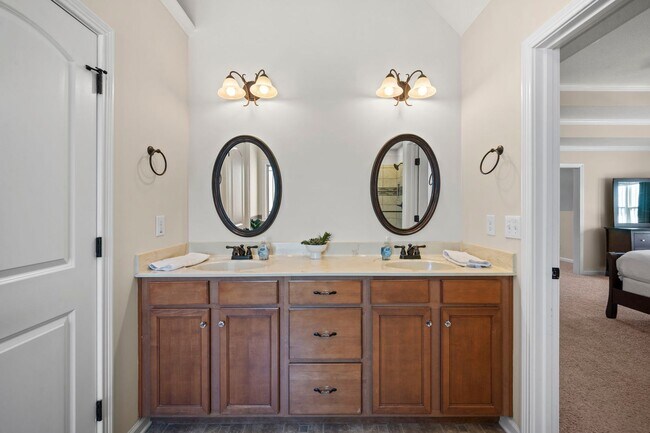 Building Photo - Spacious Living with a Private Primary Retreat!