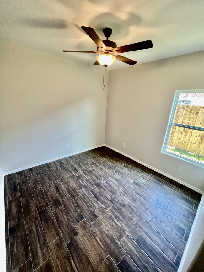 Bedroom 3/Study Room - 908 W La Pointe Ave