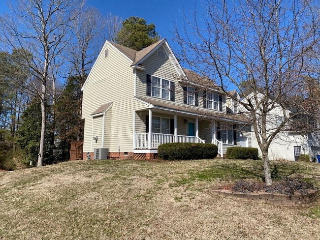 Building Photo - Great location In Mechanicsville! Three bedrooms plus bonus room/fourth bedroom, 2.5 baths and ga...