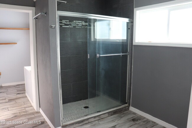 Building Photo - 491 Seacrest Ave