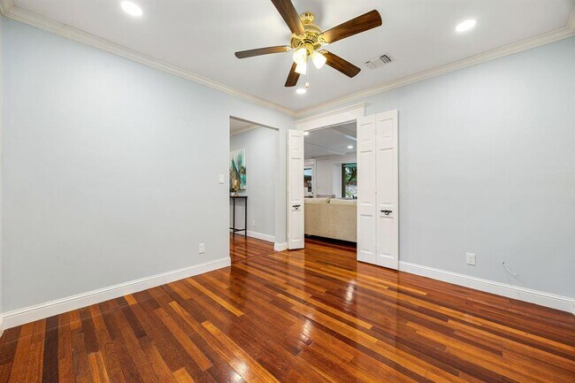 Building Photo - 15726 Walkwood Dr