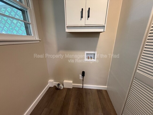 Building Photo - 2523 Overbrook Dr
