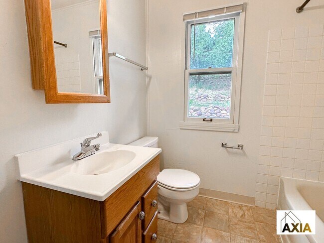 Building Photo - Million Dollar Views for Fall Pre-Lease!