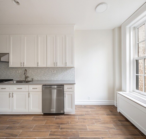 Building Photo - 127 E 69th St