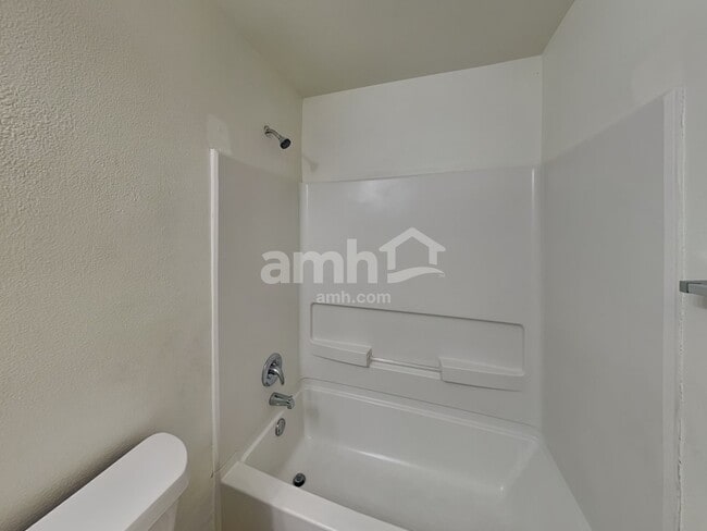 Building Photo - 784 Lake Doe Blvd