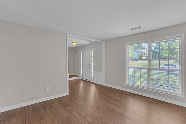 Building Photo - 3527 Chastain Glen Ln NE