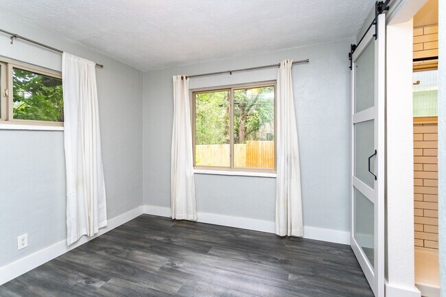 Building Photo - Beautiful 2-Bedroom, 2-Bath Home in Desirable Southwest Colorado Springs!