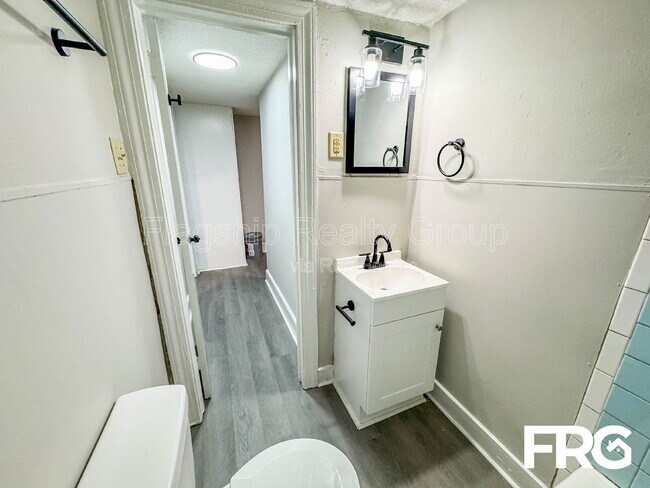 Building Photo - 600 Howell St