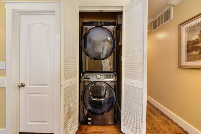 Building Photo - Charming 2 bed 1 bathroom unit in Pacific ...