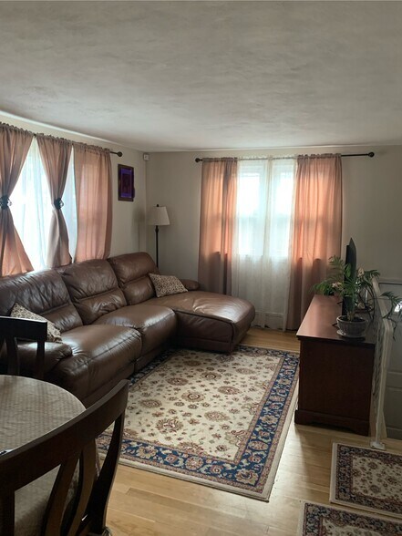 Primary Photo - 15 Weymouth Ave