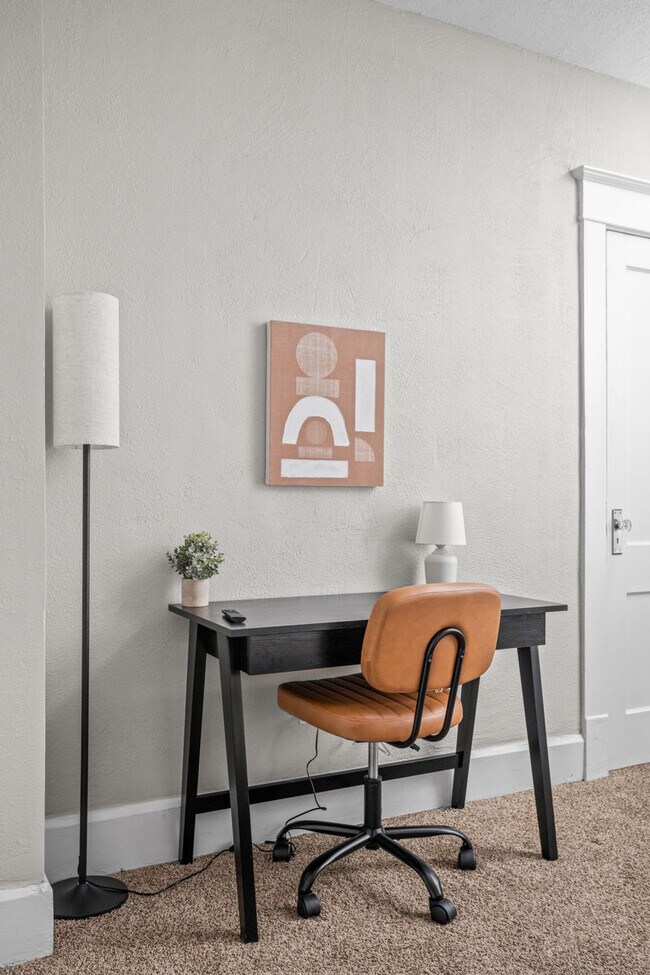 Building Photo - 325 N Bancroft St