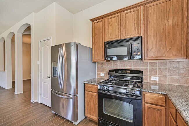 Building Photo - 2006 Plantain Lily Ct