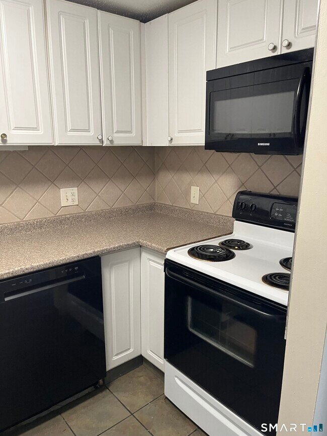 Building Photo - 20 Burgundy Hill Ln