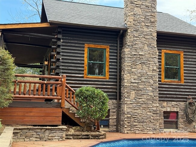 Building Photo - 1011 Lakeshore Dr