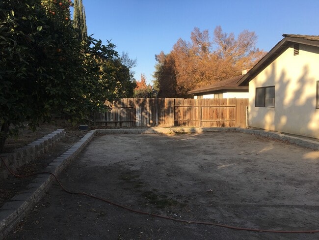 Building Photo - House