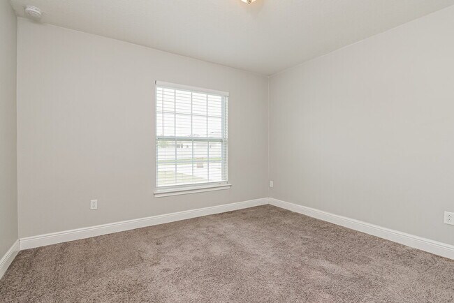 Building Photo - 437 Britten Dr