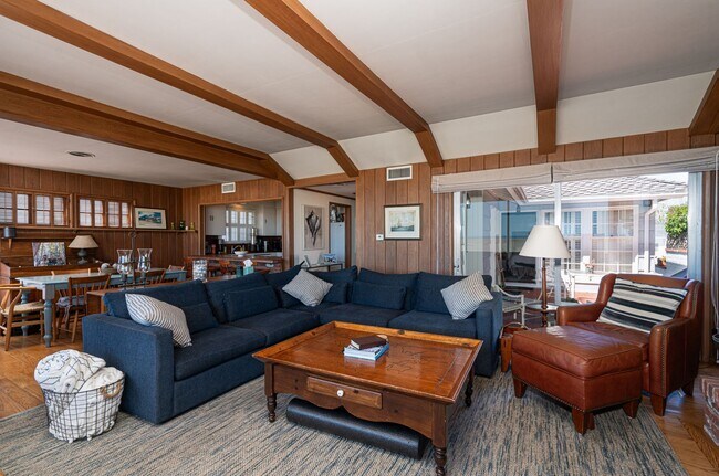 Building Photo - Winter Lease in Exclusive Peninsula Point ...
