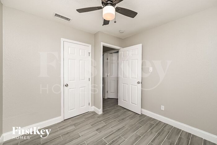 Building Photo - 7916 Bahia Ave
