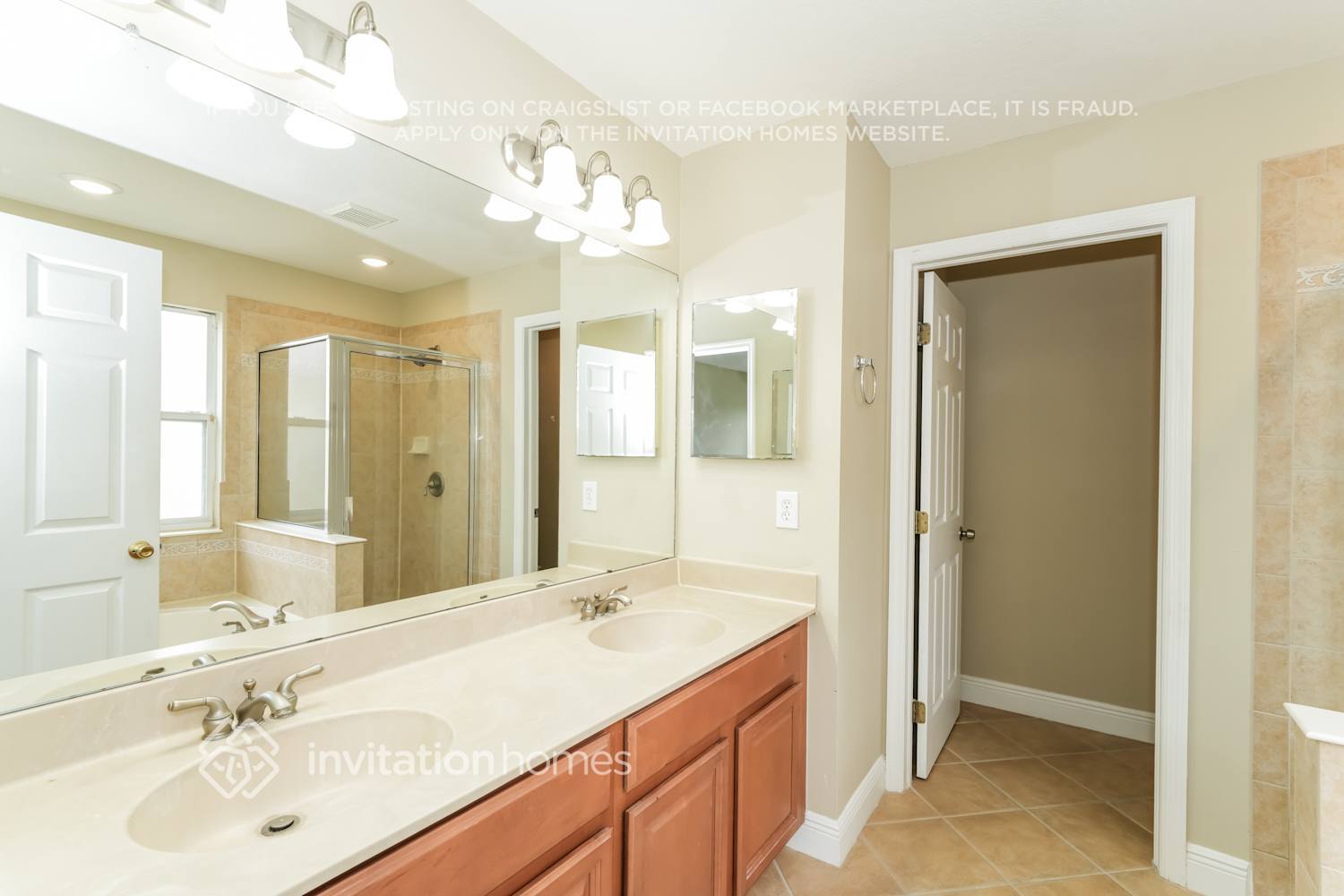 Building Photo - 11140 Creek Haven Dr