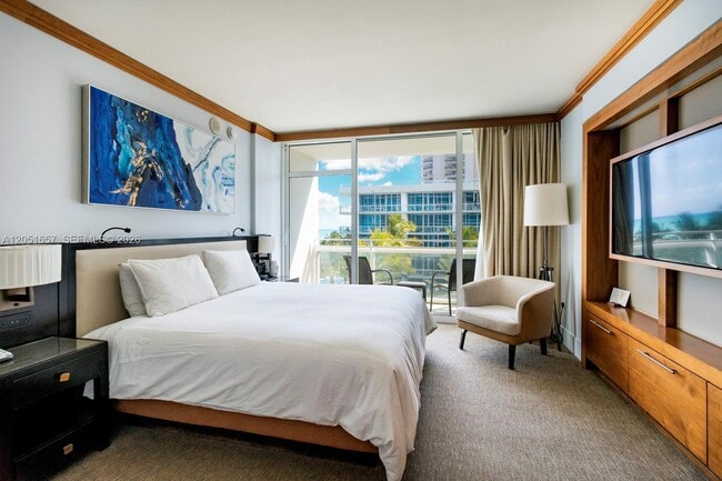 Building Photo - 6801 Collins Ave