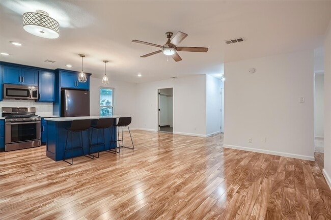 Building Photo - 507 Seminole Dr