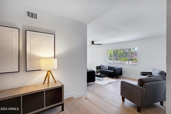 Building Photo - 2514 N 60th Pl