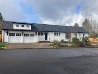 Building Photo - Fully Renovated 4 Bed Home w/ Fenced Backy...