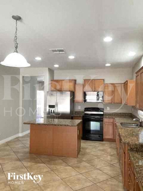 Building Photo - 5737 W Pedro Ln