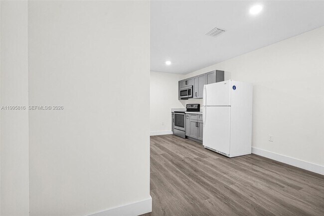 Building Photo - 1730 Acapulco Dr