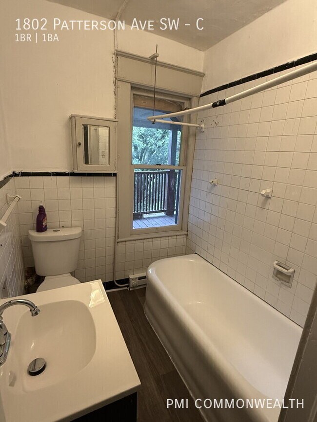 Building Photo - 1802 Patterson Ave SW