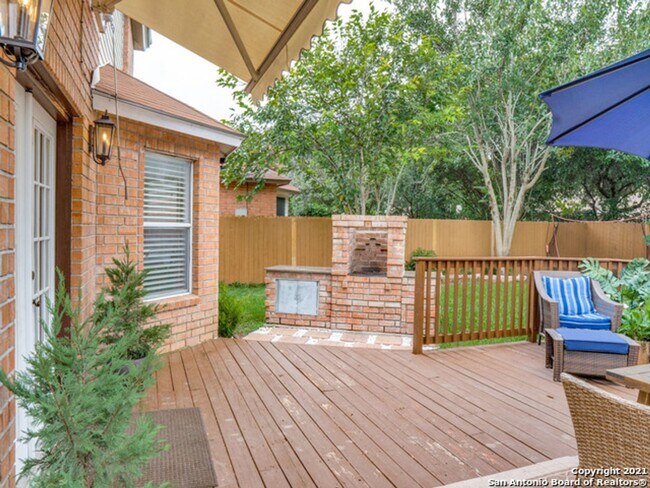 Building Photo - BEAUTIFULLY RENOVATED 4-BEDROOM HOME IN HUNTINGTON PLACE