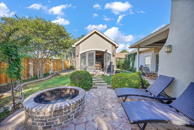 Building Photo - 5 Muirfield Dr