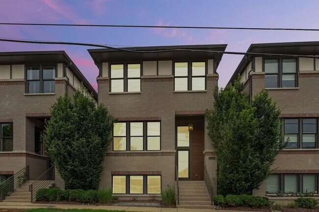 Building Photo - 206 S 10th St