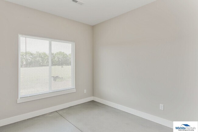 Building Photo - Mulvane duplex