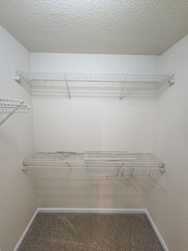 Building Photo - Comfortable 3BD, 2.5BA North Raleigh Townhome with HOA Amenities