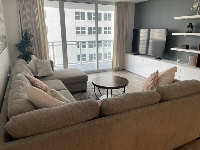 Building Photo - 2030 S Ocean Dr