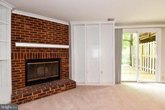 Building Photo - Available immediately!