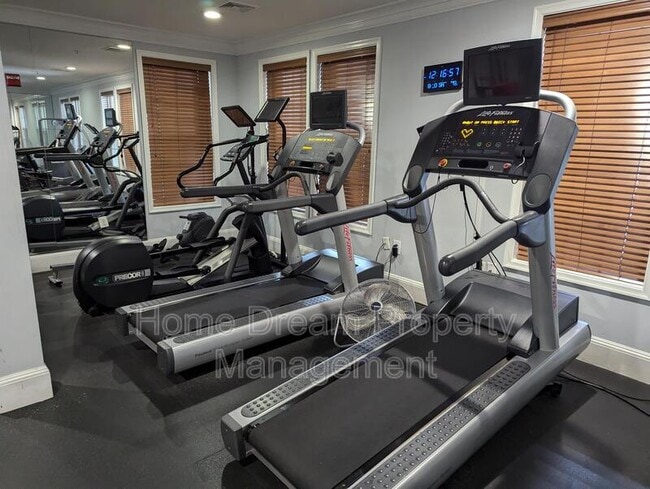 Building Photo - 2465 Army Navy Dr