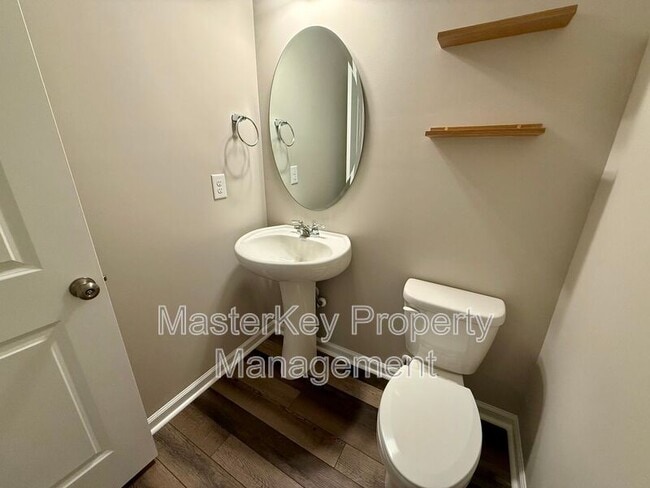 Building Photo - 427 Deercroft Dr